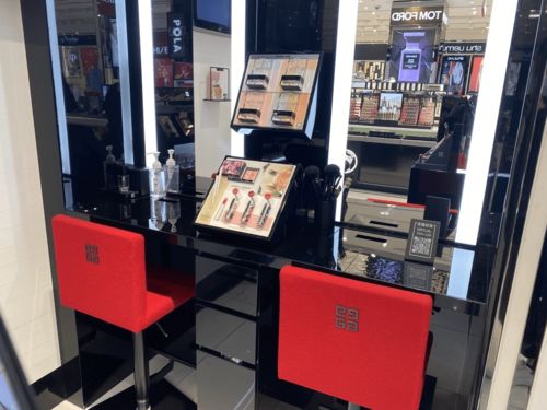 吳欣鴻 未來(lái)的美妝公司，是更懂消費(fèi)者的“教育咨詢服務(wù)商”